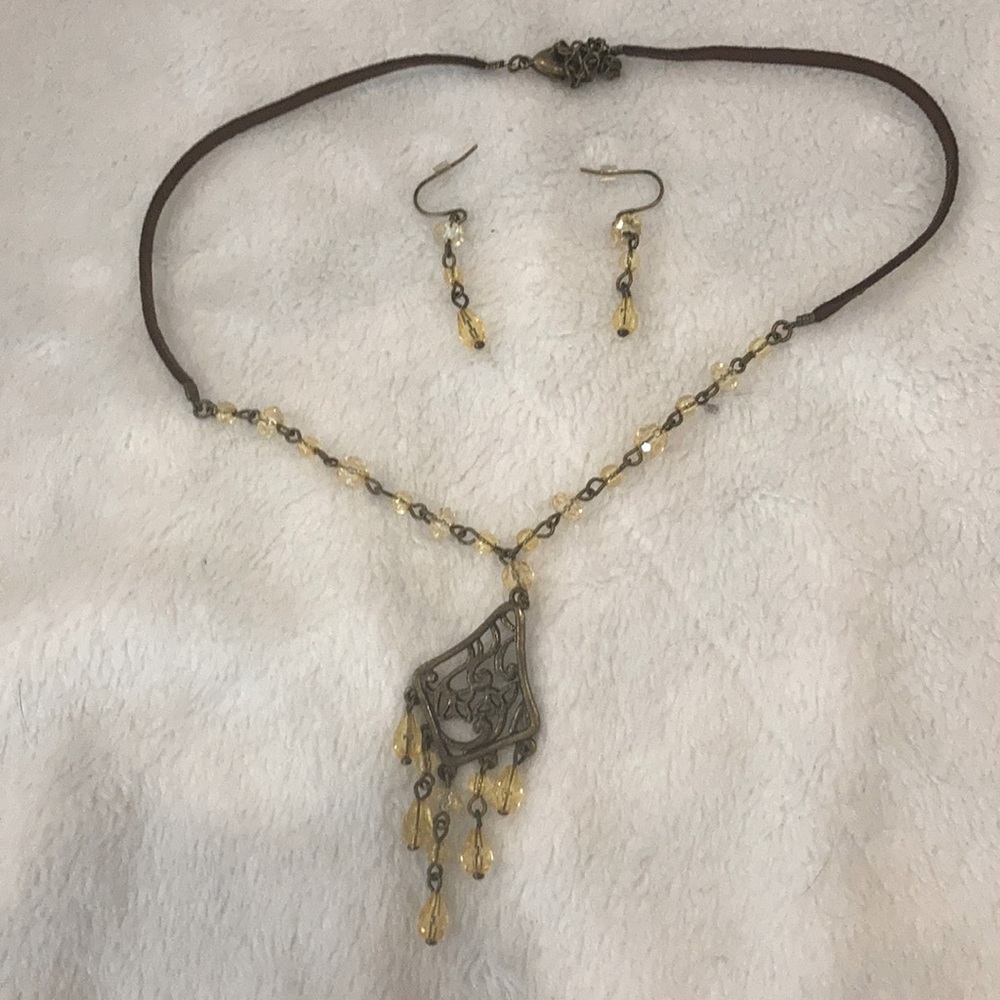 9 West Brass Tone/Amber Necklace Earring Set BNWOT